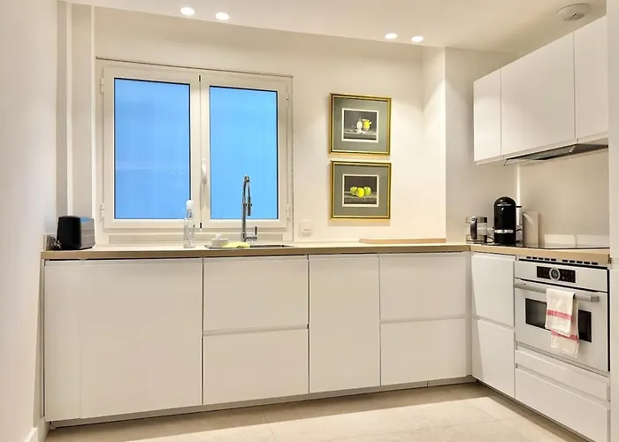 2x2 Bedrooms - 24p3 Apartment Cannes