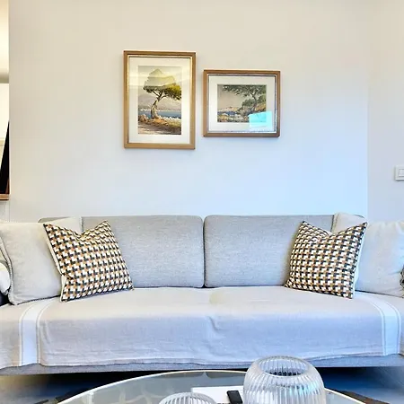 2x2 Bedrooms - 24p3